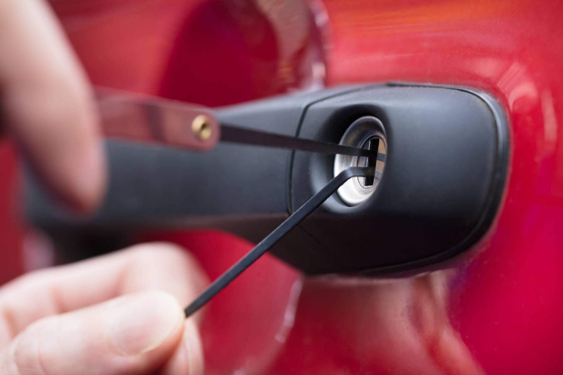 Programming a transponder key in a vehicle